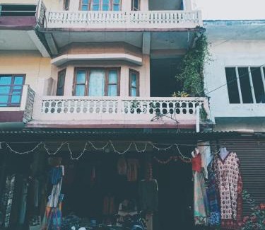 Sauraha House | Cheap Room finder service located in sauraha, hattichowk main road