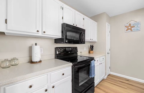 Crescent Beach House | Check out our PET FRIENDLY 3-bed, 2-bath cottage retreat in North Myrtle Beach, SC with a spacious fenced-in yard!