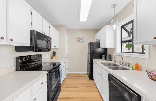 Crescent Beach House | Check out our PET FRIENDLY 3-bed, 2-bath cottage retreat in North Myrtle Beach, SC with a spacious fenced-in yard!