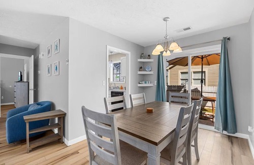 Crescent Beach House | Check out our PET FRIENDLY 3-bed, 2-bath cottage retreat in North Myrtle Beach, SC with a spacious fenced-in yard!