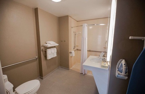 Highlands - Perkins Hotel | Check out the Magnolia Mound Plantation! Relaxing Suite with Full Kitchen! Pool!