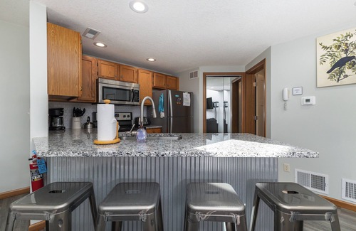 The Galena Territory Condo | Check the Fall Colors @ Green View Getaway - Dog Friendly & Steps to Golf!