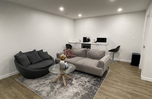 West Edmonton House | Cheerful 1-bedroom home with free parking space on the street