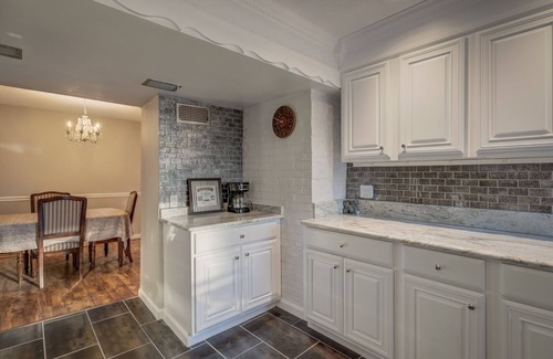Franconia House | Cheerful 1 BR with private Bathroom in a house