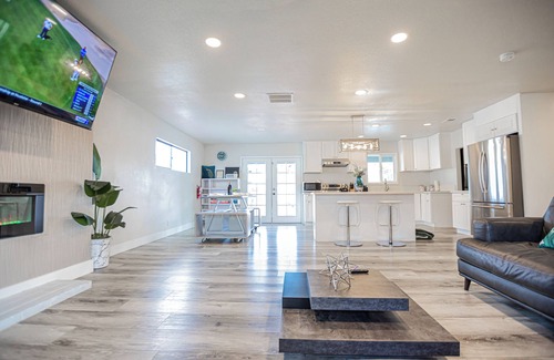 Las Vegas House | Cheerful 1-story Home Early check-in if available!