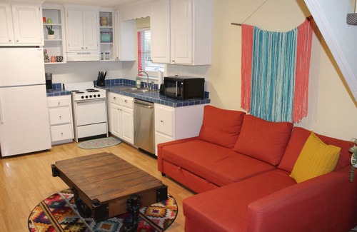 Navarre Beach House | Cheerful 1BR on the Island w/King Bed