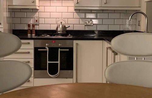 Meanwood Cottage | Cheerful 2-bed cottage with 2 free parking, Leeds