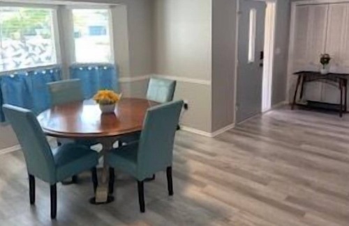 Englewood East House | Cheerful 2 Bedroom with pool near beaches and golf