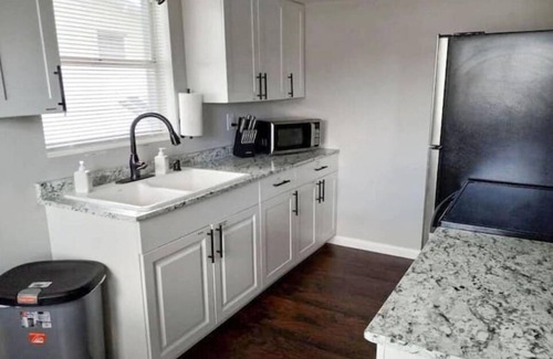 Largo Cottage | Cheerful 2-bedroom cottage near the beach