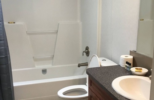 Laidlaw House | Cheerful 2 bedroom home, lovely views in Dogwood Valley 10 minutes from Hope, BC