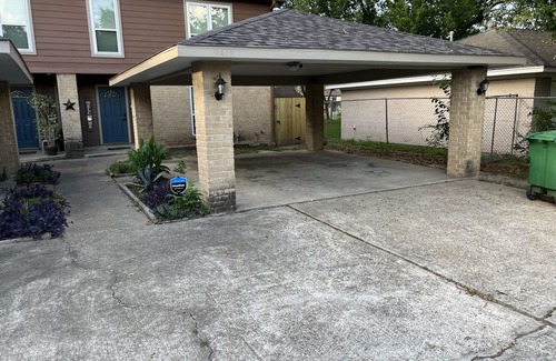 Spring Shadows House | Cheerful 2 bedroom home 20 minutes from downtown