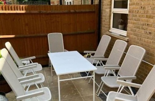 Whittington House | Cheerful 2 bedroom townhouse with free parking.