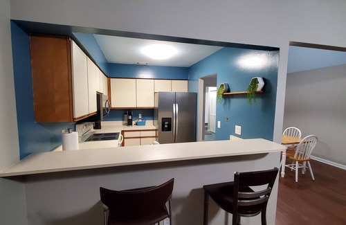 Arlington House | Cheerful 2-Bedroom Townhome with Private Back Yard
