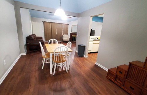 Arlington House | Cheerful 2-Bedroom Townhome with Private Back Yard