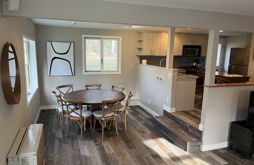 Warren House | Cheerful 3 bed/2.5 bath home w/hot tub - sleeps 9