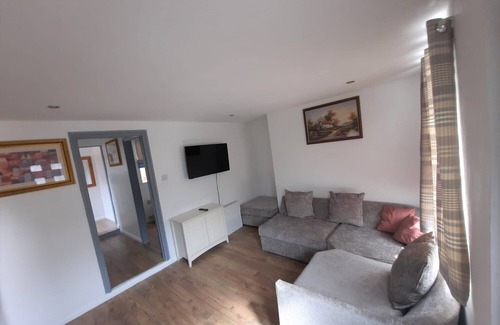 Colchester House | Cheerful 3-Bed House with Free Parking- Colchester