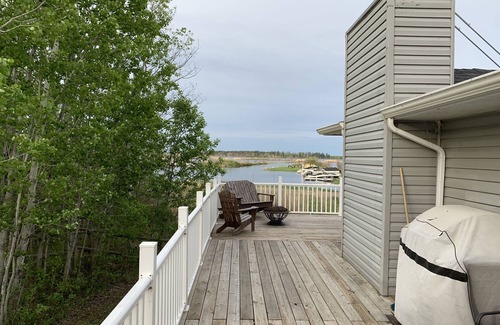 West Central Saskatchewan Cottage | Cheerful 3 Bedroom Cottage with Fireplace.