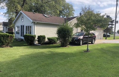Algonac Cottage | Cheerful 3 bedroom cottage with River access.