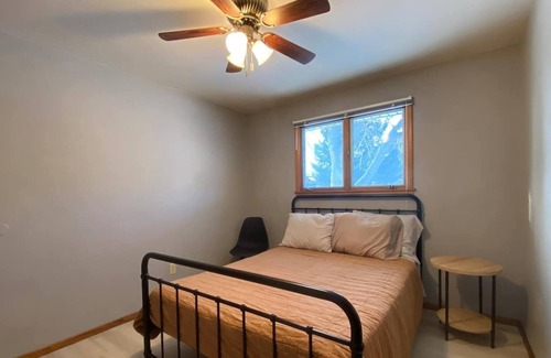 Loveland House | Cheerful 3 bedroom 2 blocks from Lake Loveland! Great place for families.