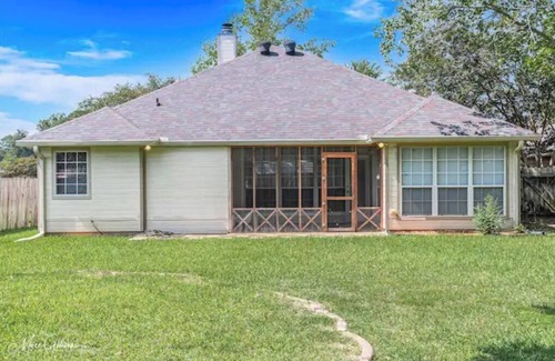 Shreveport House | Cheerful 3-bedroom 2bathroom with garage