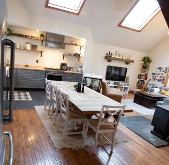 East Jewett House | Cheerful 3-bedroom cabin with mountain view