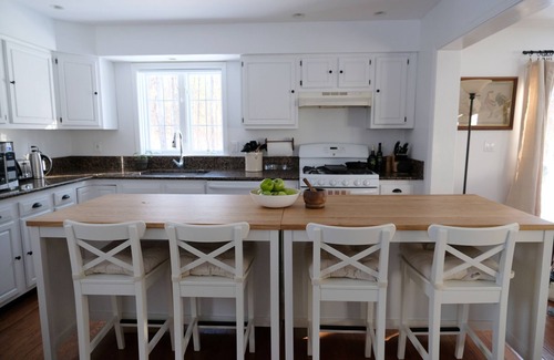 Sheffield House | Cheerful 3-bedroom cottage with woodstove
