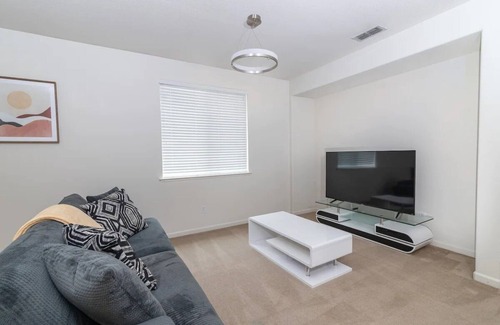 North Natomas House | Cheerful 3-Bedroom Home close to Airport/downtown