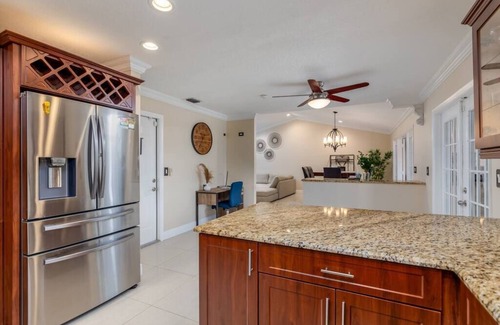 Greenview Shores House | Cheerful 3 Bedroom Home less than a mile to WEF