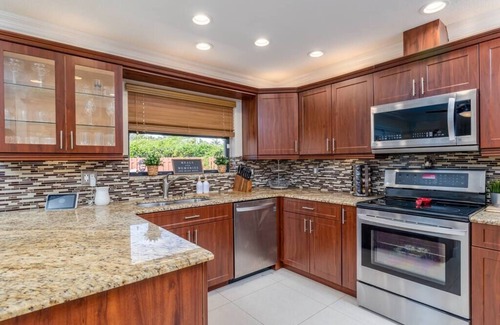 Greenview Shores House | Cheerful 3 Bedroom Home less than a mile to WEF