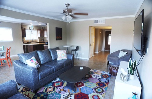 Chandler House | Cheerful 3 Bedroom Home w/Pool! On Single Level! Downtown Chandler! Rare find!