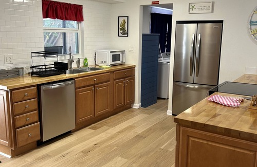 Sarasota Springs House | Cheerful 3 Bedroom Home with Pool-No pets Please!