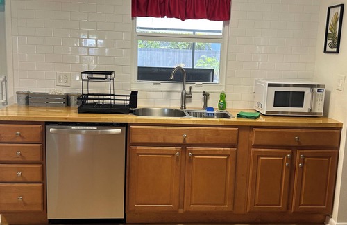 Sarasota Springs House | Cheerful 3 Bedroom Home with Pool-No pets Please!