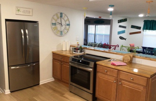 Sarasota Springs House | Cheerful 3 Bedroom Home with Pool-No pets Please!
