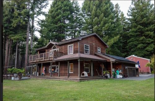 Trinidad House | Cheerful 3 bedroom home nestled in the redwoods