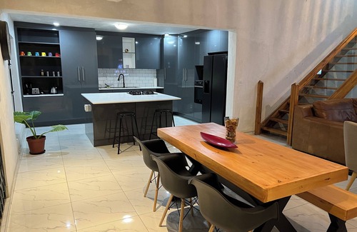 Douglasdale House | Cheerful 3 bedroom house with backup water & electricity