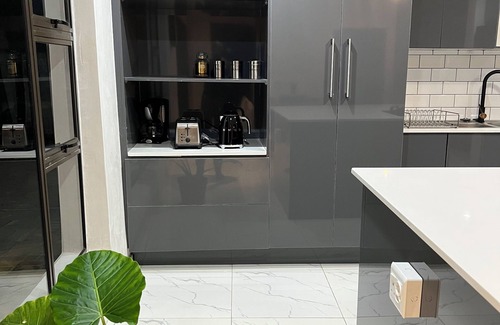 Douglasdale House | Cheerful 3 bedroom house with backup water & electricity