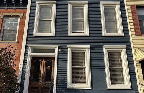 Greenpoint House | Cheerful 3- bedroom townhouse with private garden