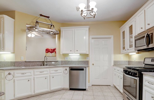 Friendswood House | cheerful 3 bedroom townhome