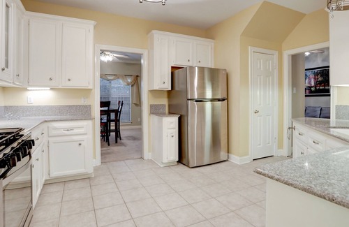 Friendswood House | cheerful 3 bedroom townhome