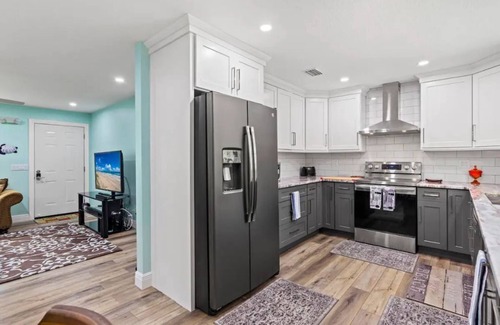 Florida Ridge House | Cheerful 3-Bedroom Vacation Home with Free Parking