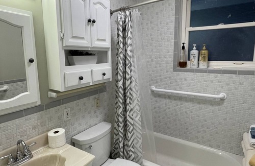 St. Bernard Apartment | Cheerful 3Bdr in central Cincy