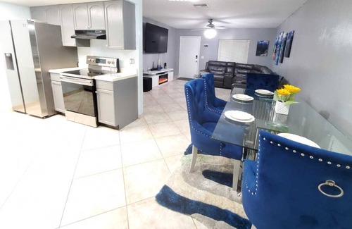 Sandalfoot Cove Bed & Breakfast | Cheerful 3br/2ba family home