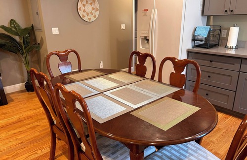 Daly City Apartment | Cheerful 3BR 3BA w/free parking easy access to San Francisco Airport/Downtown