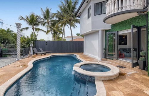 Eastern Shores Villa | Cheerful 4-bedroom villa with pool!n