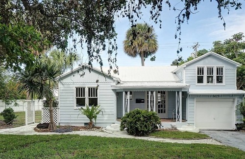 South Palm Park Neighborhood Association House | Cheerful 4 Bedroom Bungalow in Lakeworth