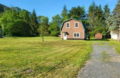 Lanesville House | Cheerful 4-bedroom home perfectly located