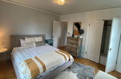 Camas House | Cheerful 4-Bedroom Home, Walkable Neighborhood
