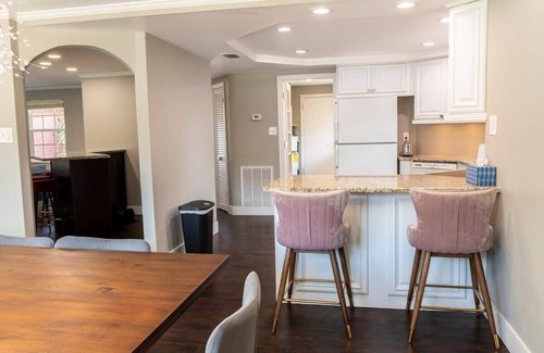 Orient Park House | Cheerful 4 bedroom home with heated pool & lake views
