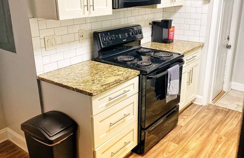 College Park House | Cheerful 4 bedroom residential home w/free parking