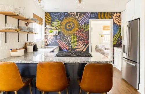 South Hyde Park House | Cheerful 4 bedroom home, open feel + self check-in